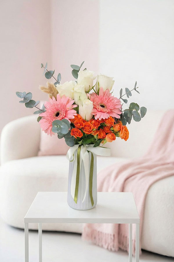 Beyaz Gül, Pembe Gerbera ve Turuncu Çardak Aranjmanı