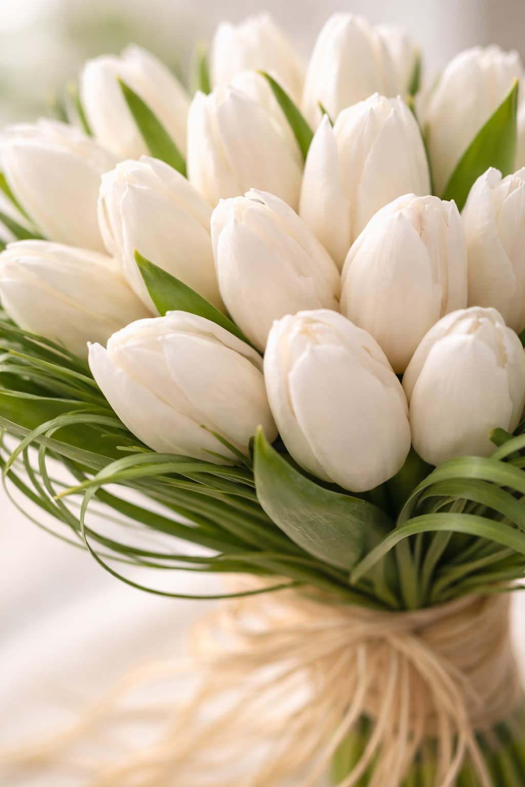 Masumiyetin Simgesi: Beyaz Lale Gelin Buketi