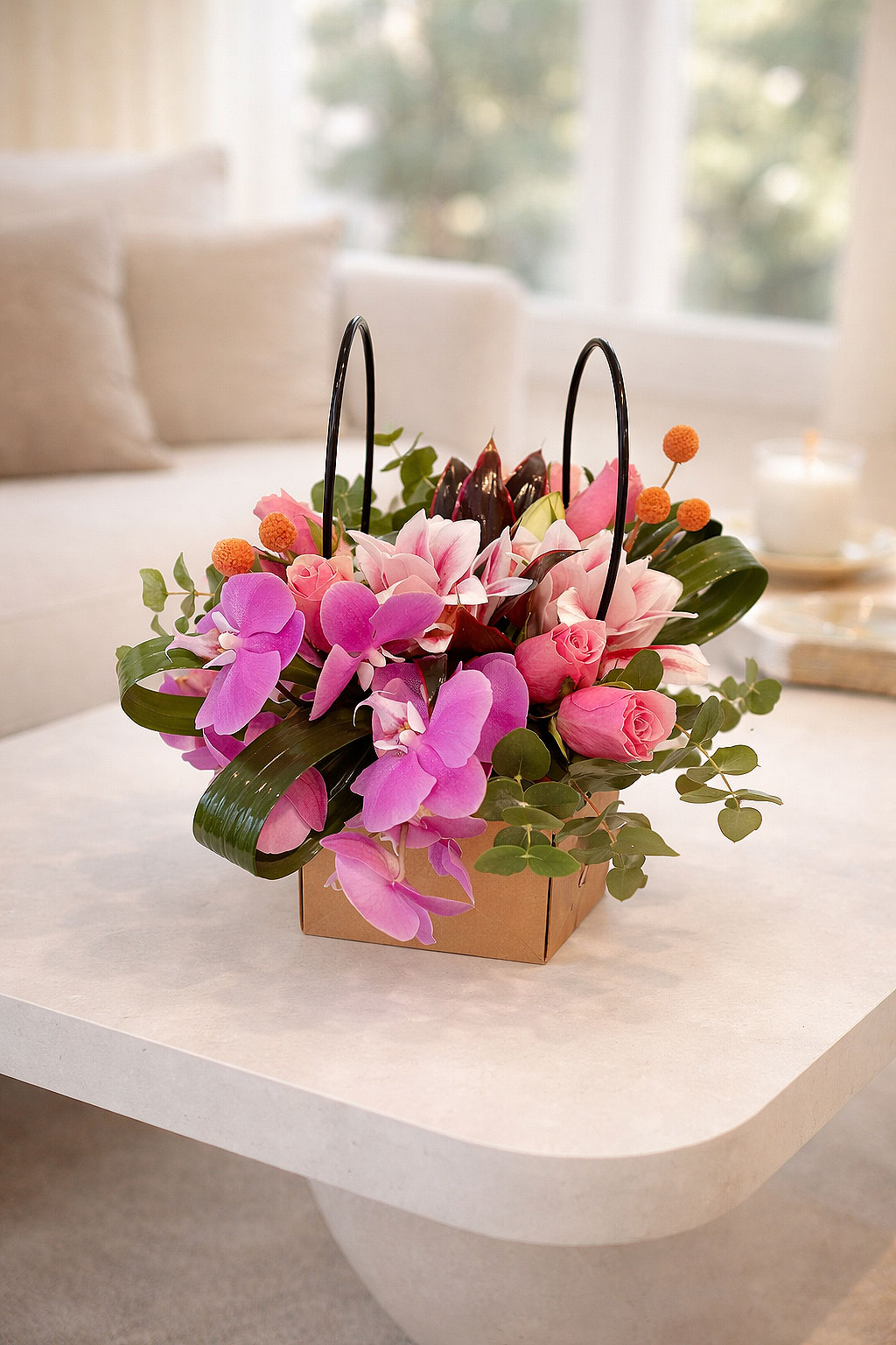 Pembe Cazibe Çanta Kutuda Orkide ve Gül Tasarımı