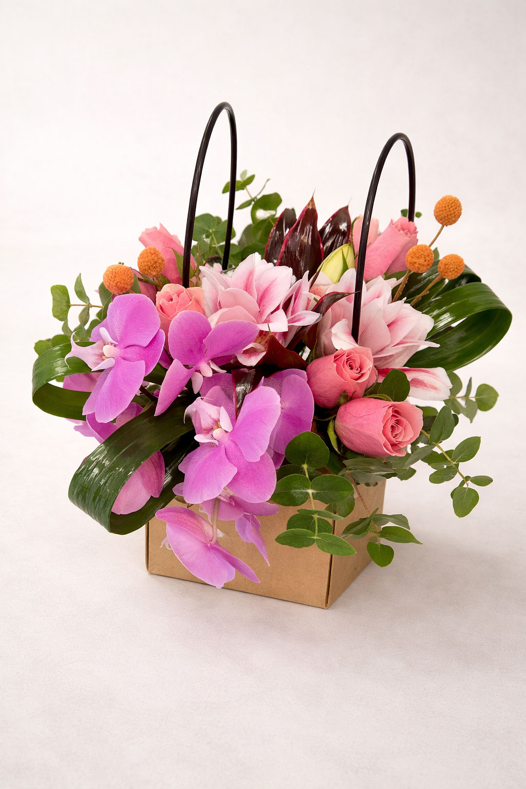 Pembe Cazibe Çanta Kutuda Orkide ve Gül Tasarımı